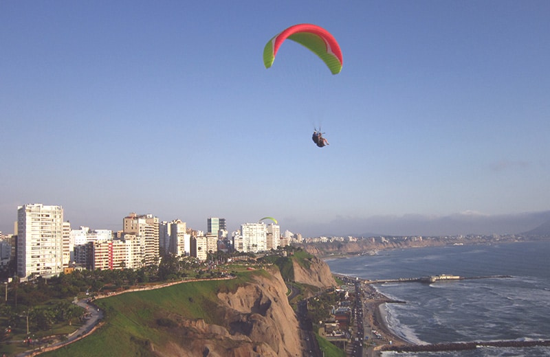 paragliding_in_lima_peru_sport_fliegen_südamerika_outdoor_aktiv_urlaub