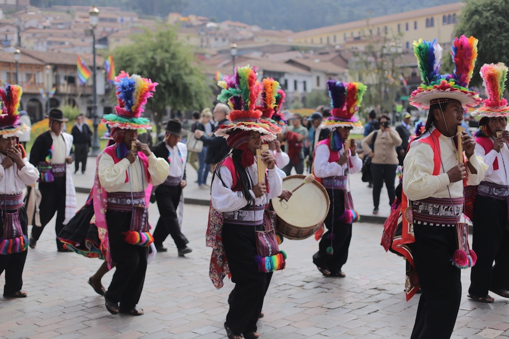 Bunte Tänze in Peru